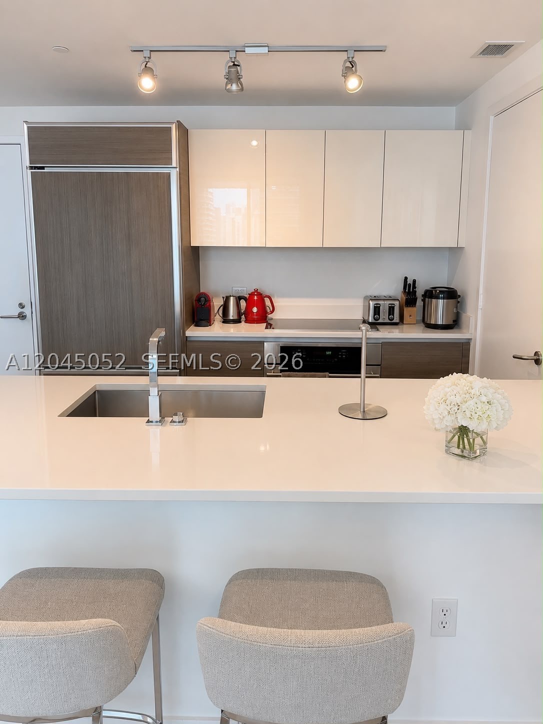 1100 MILLECENTO RESIDENCE - Residential Lease