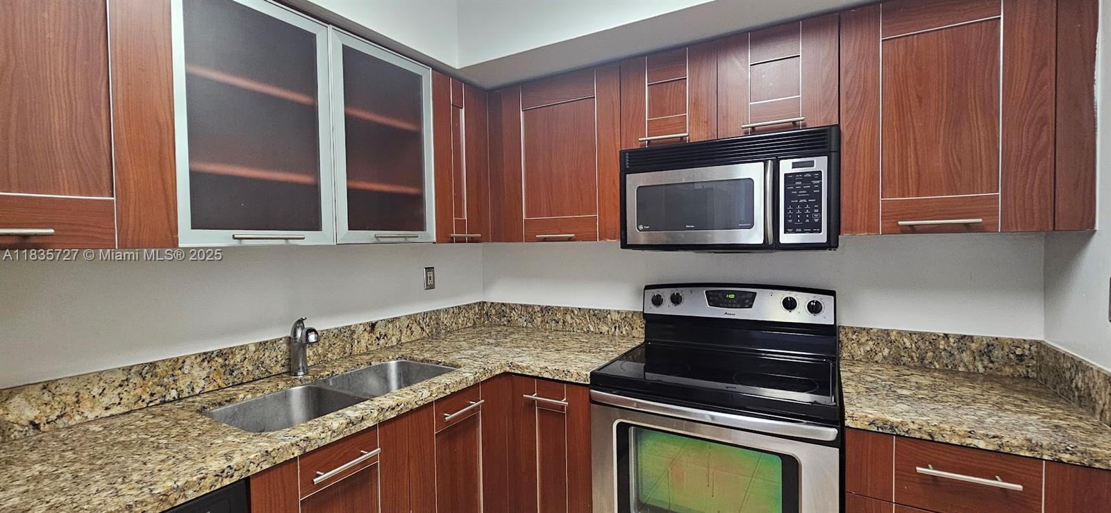 PARC CENTRAL AVENTURA SOU - Residential Lease