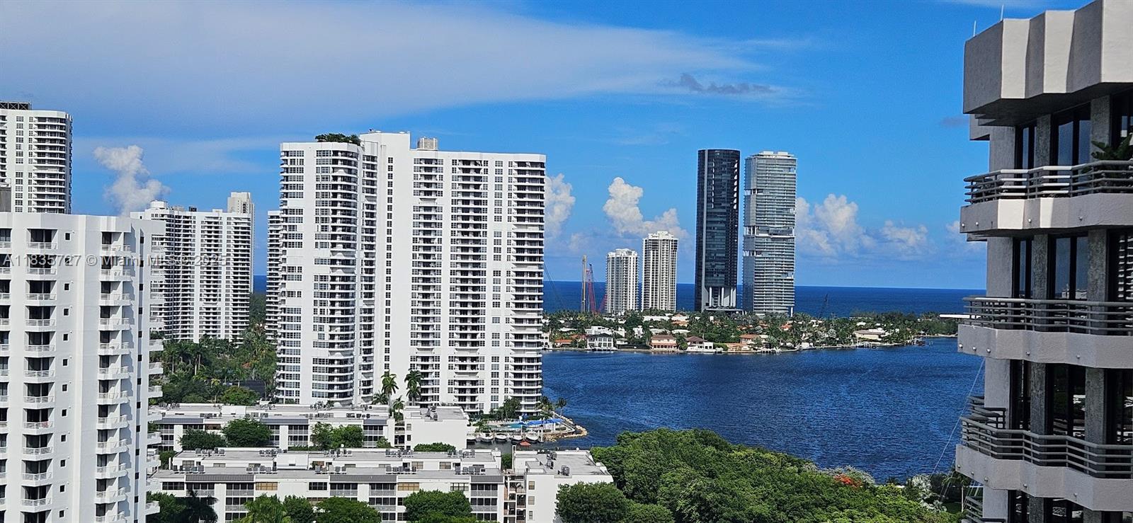 PARC CENTRAL AVENTURA SOU - Residential Lease