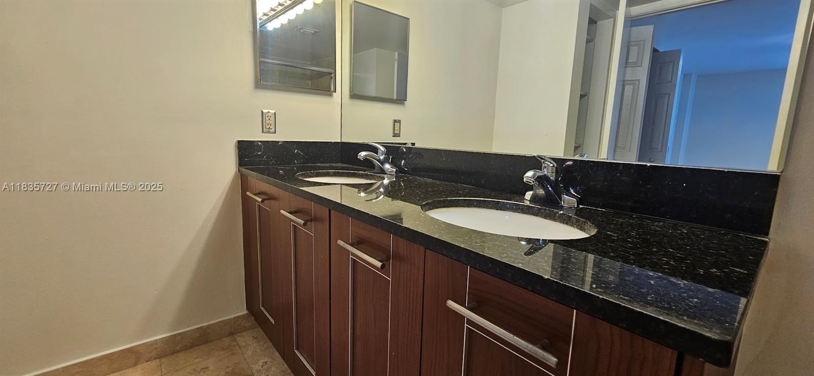 PARC CENTRAL AVENTURA SOU - Residential Lease