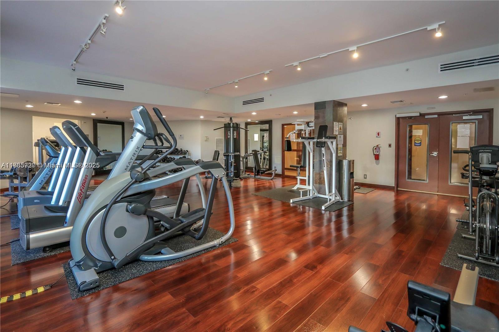 PARC CENTRAL AVENTURA SOU - Residential Lease