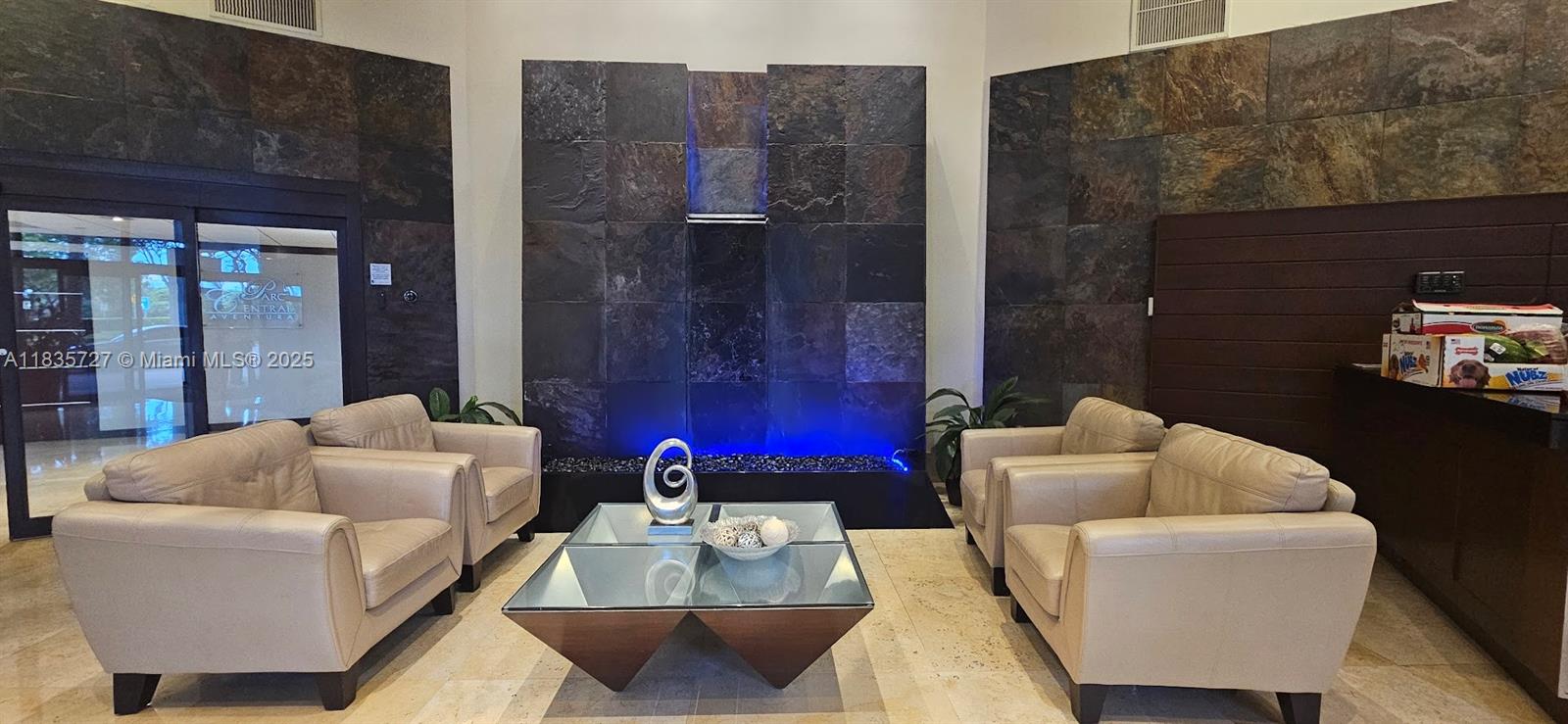 PARC CENTRAL AVENTURA SOU - Residential Lease