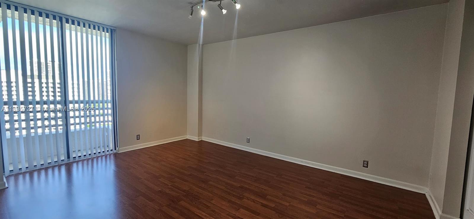 PARC CENTRAL AVENTURA SOU - Residential Lease