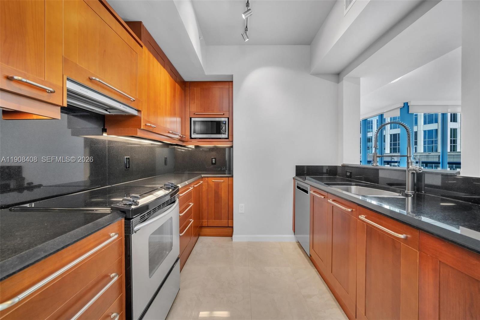 LAS OLAS RIVER HOUSE COND - Residential