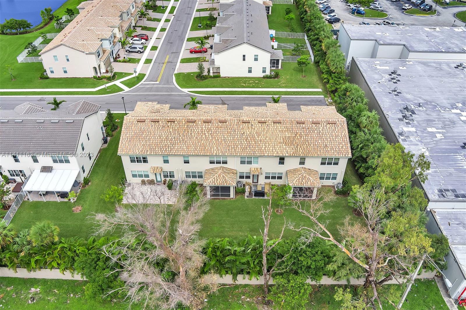 HILLCREST COUNTRY CLUB SO - Residential Lease