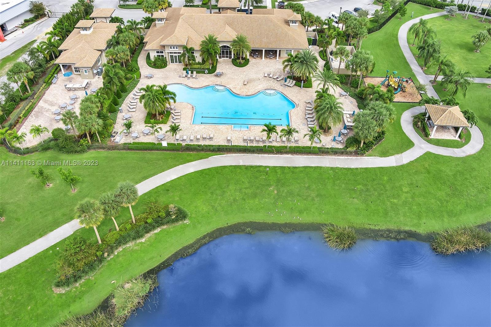HILLCREST COUNTRY CLUB SO - Residential Lease