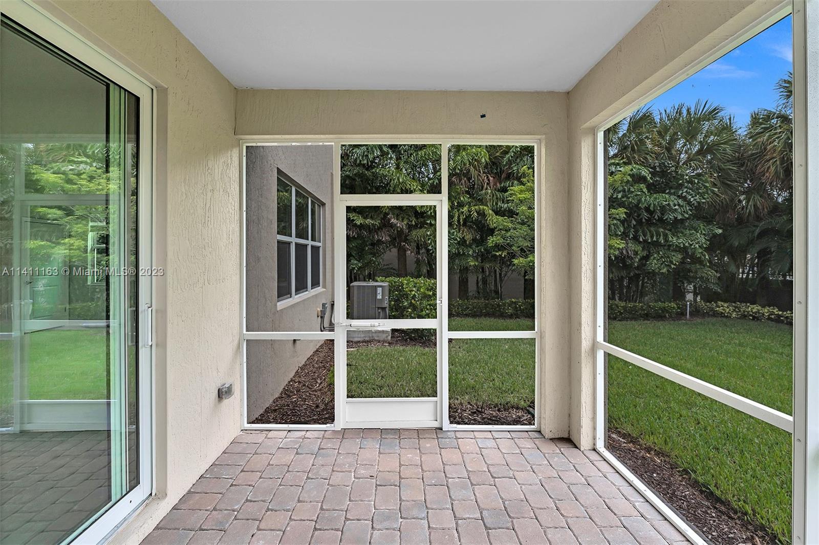 HILLCREST COUNTRY CLUB SO - Residential Lease