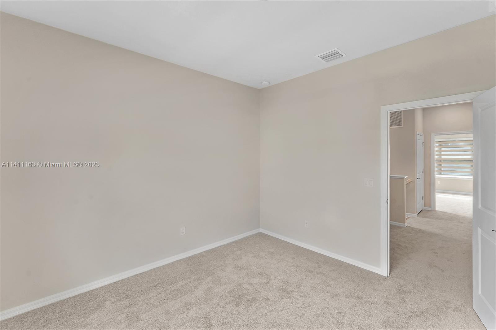 HILLCREST COUNTRY CLUB SO - Residential Lease