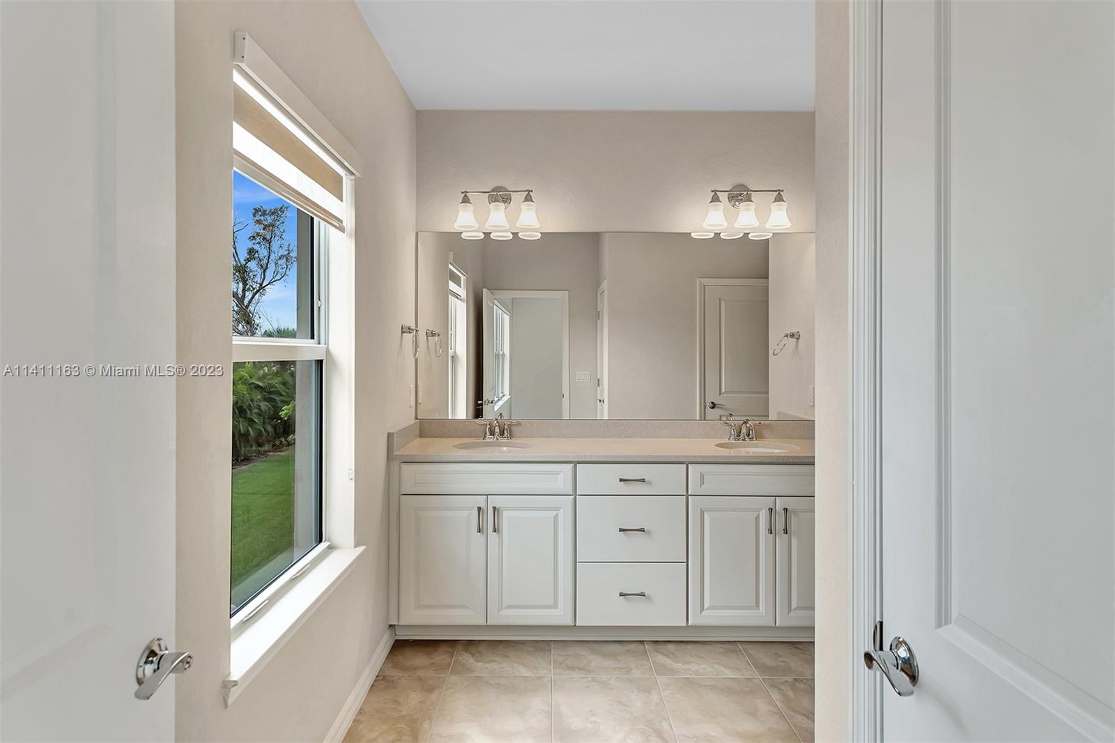 HILLCREST COUNTRY CLUB SO - Residential Lease