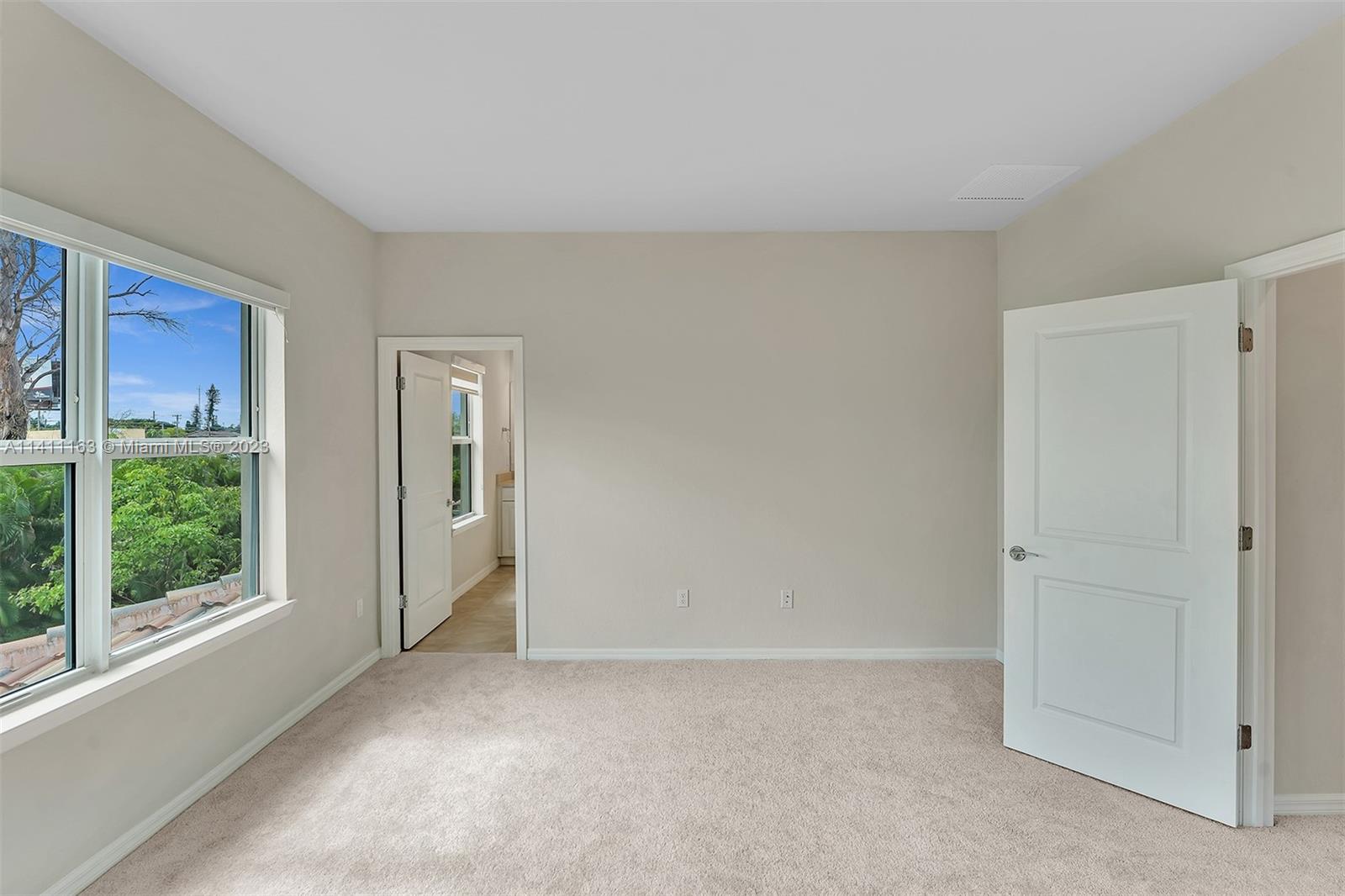 HILLCREST COUNTRY CLUB SO - Residential Lease