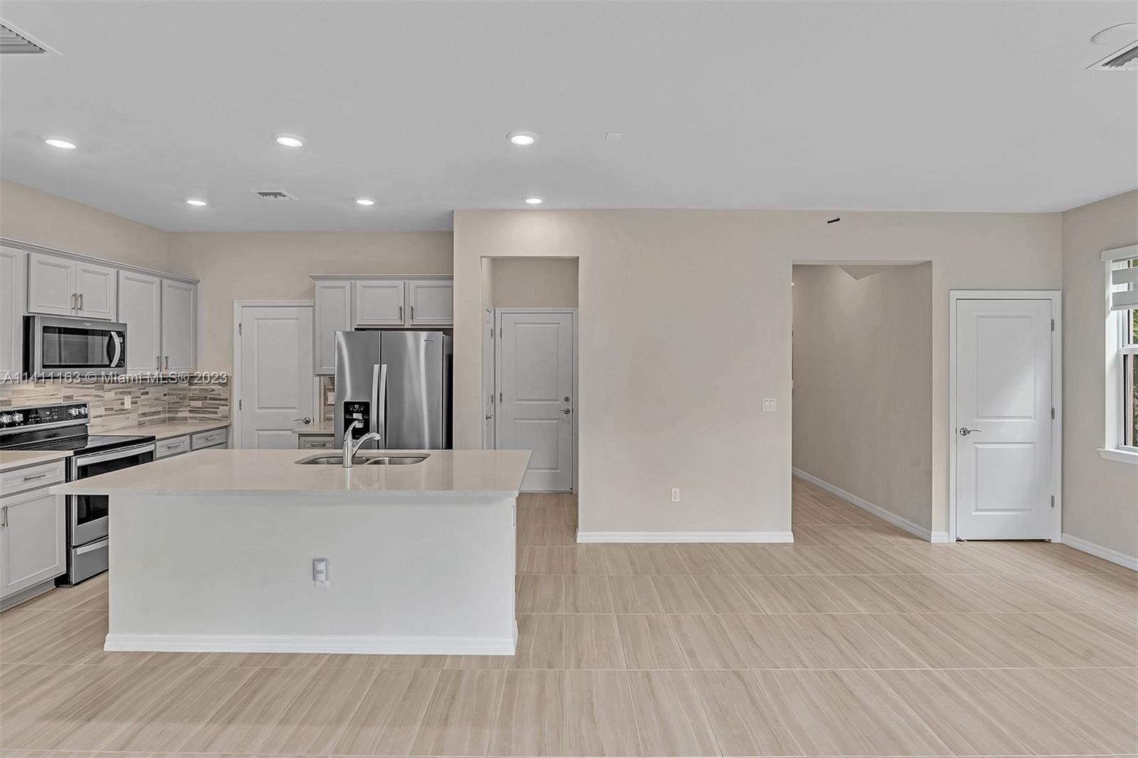 HILLCREST COUNTRY CLUB SO - Residential Lease