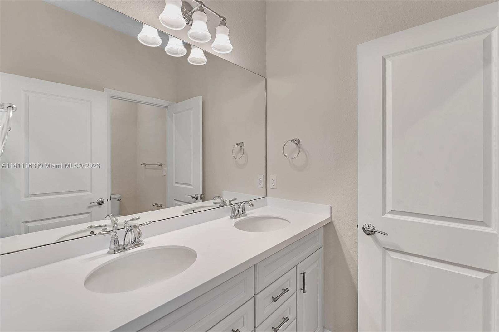 HILLCREST COUNTRY CLUB SO - Residential Lease