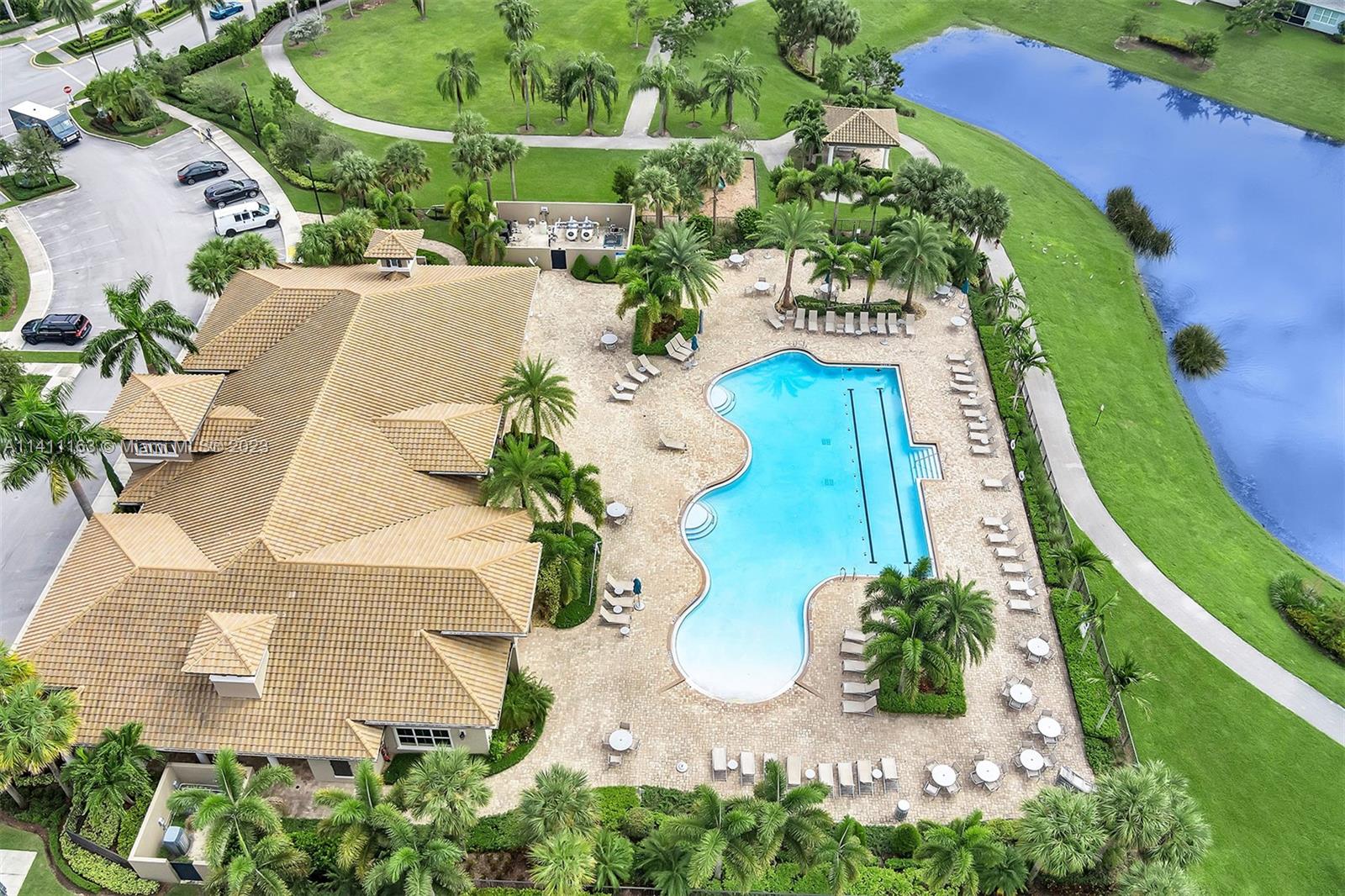 HILLCREST COUNTRY CLUB SO - Residential Lease