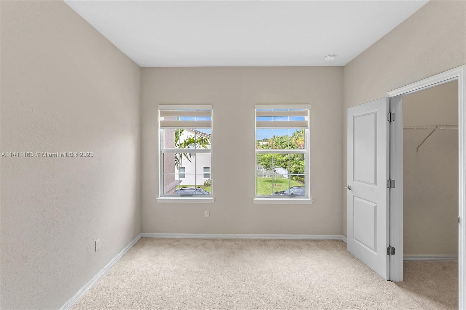 HILLCREST COUNTRY CLUB SO - Residential Lease