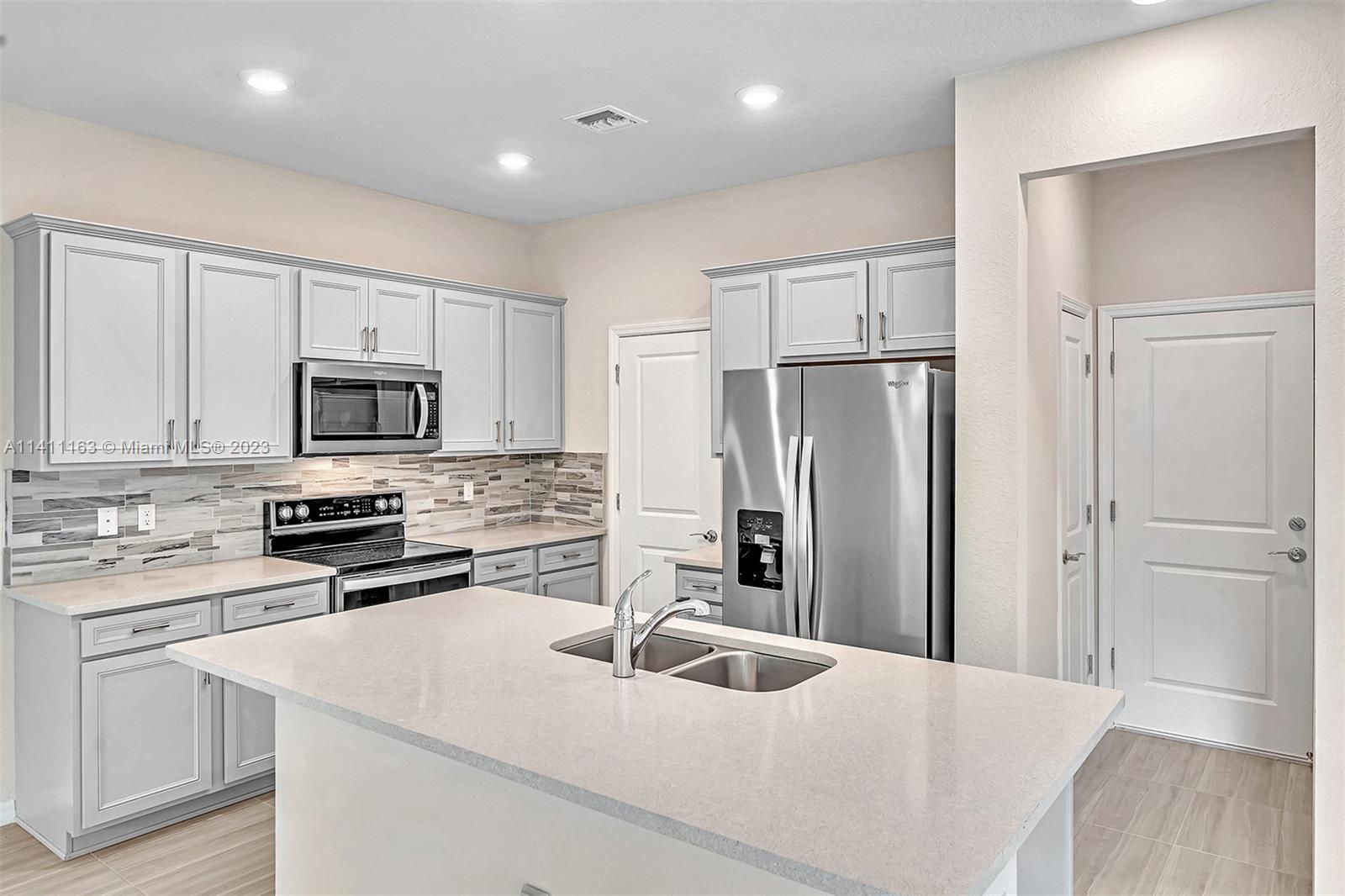 HILLCREST COUNTRY CLUB SO - Residential Lease
