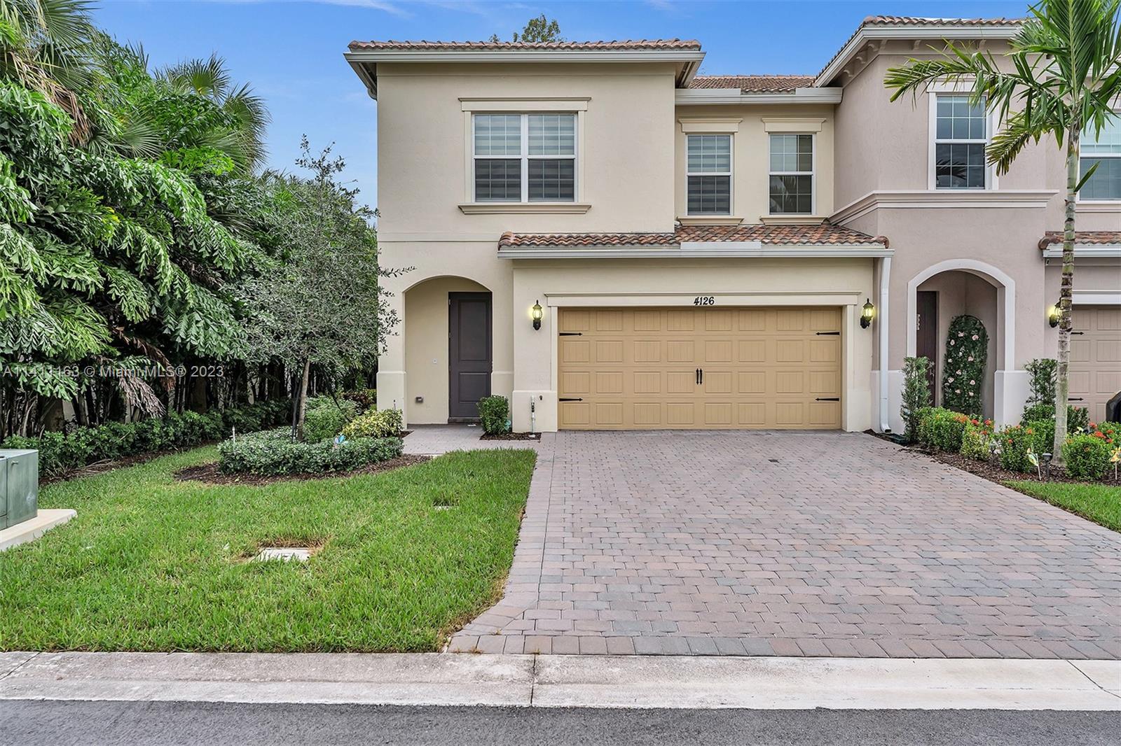 HILLCREST COUNTRY CLUB SO - Residential Lease
