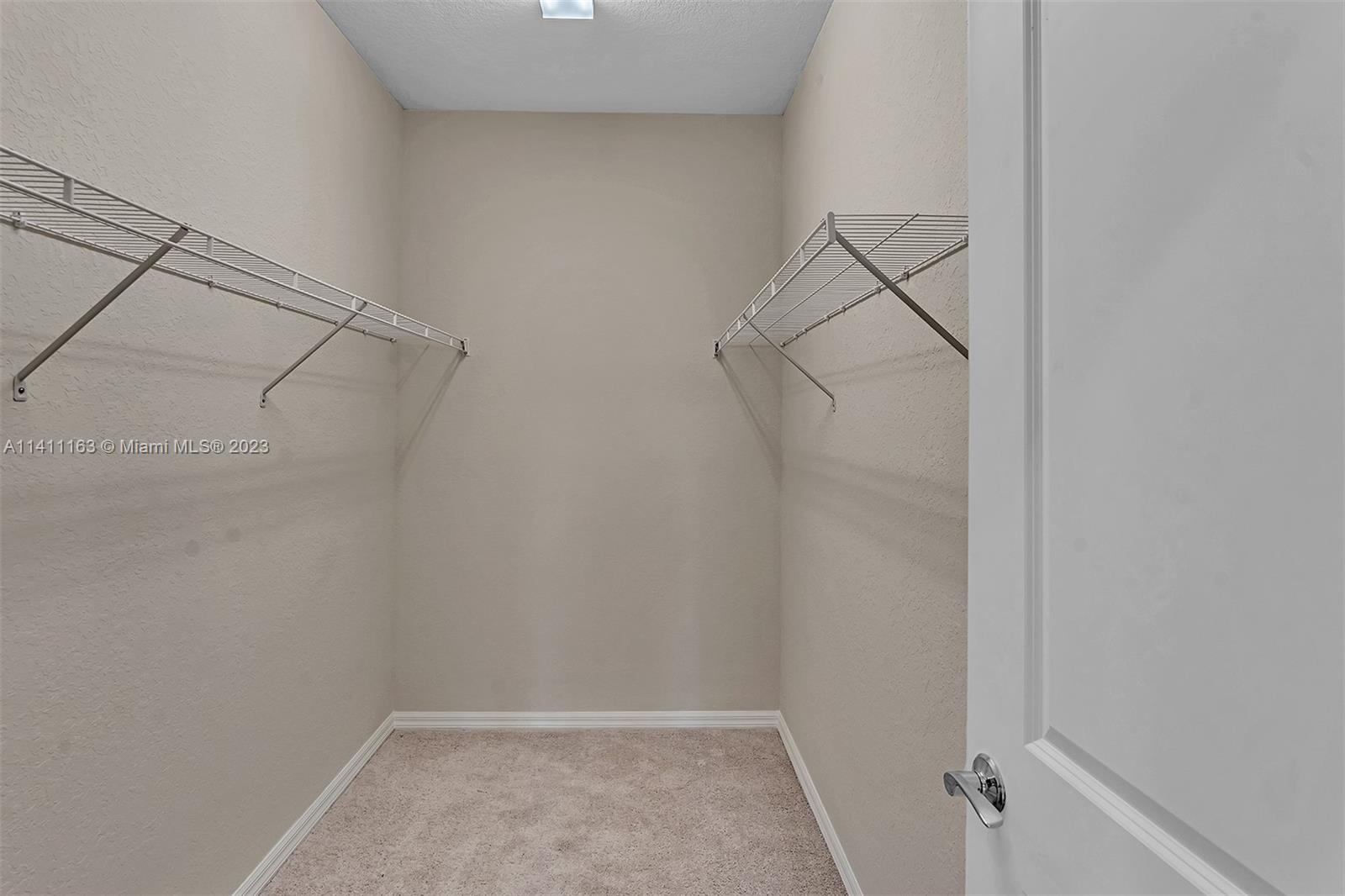 HILLCREST COUNTRY CLUB SO - Residential Lease