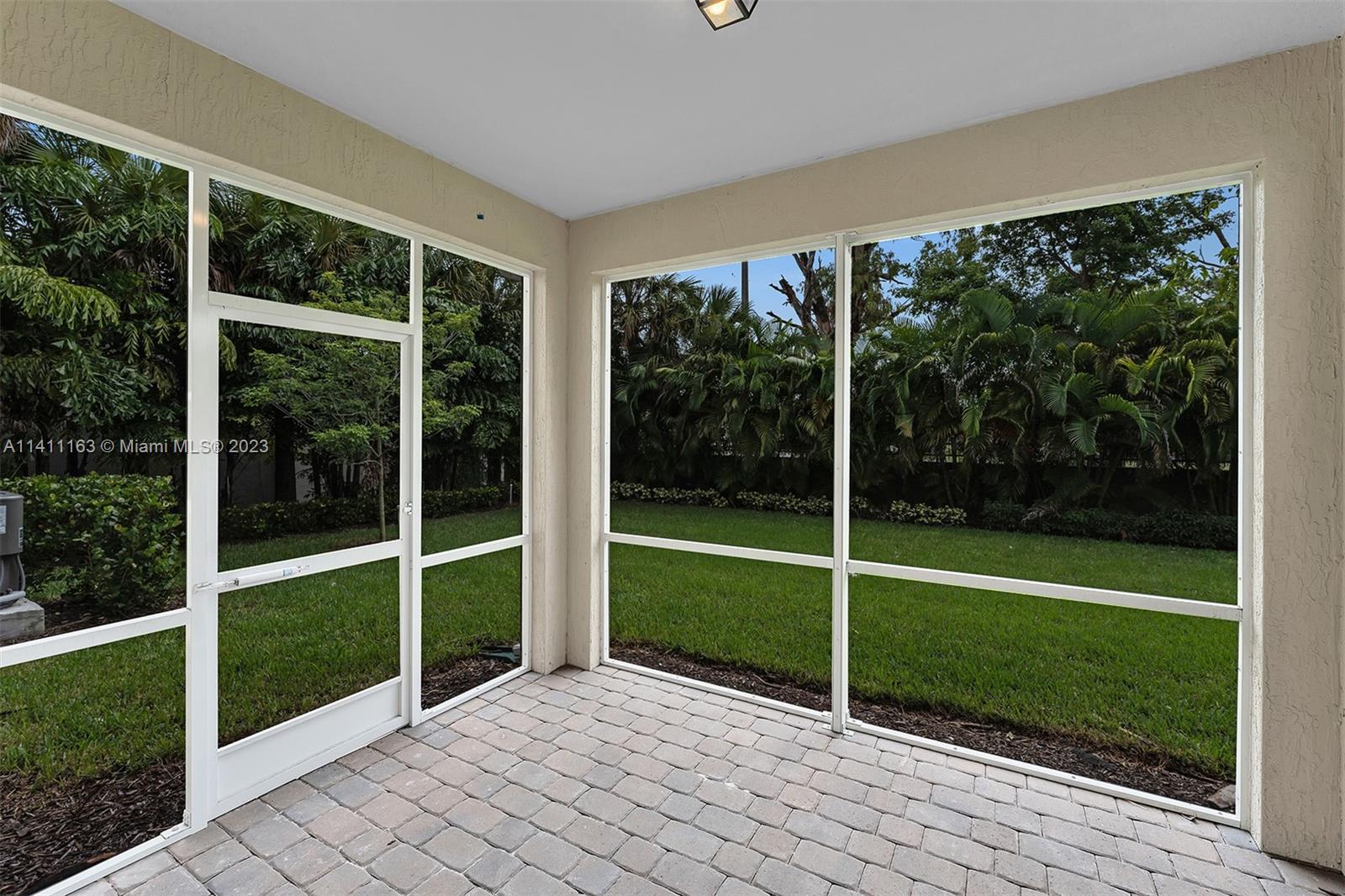 HILLCREST COUNTRY CLUB SO - Residential Lease