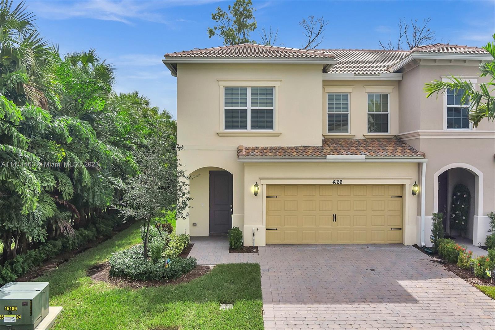 HILLCREST COUNTRY CLUB SO - Residential Lease