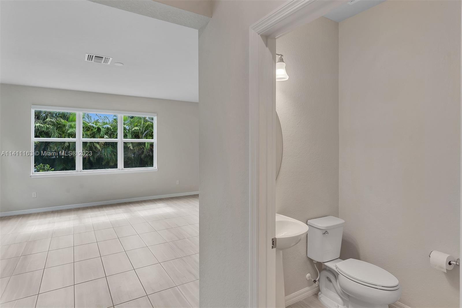 HILLCREST COUNTRY CLUB SO - Residential Lease