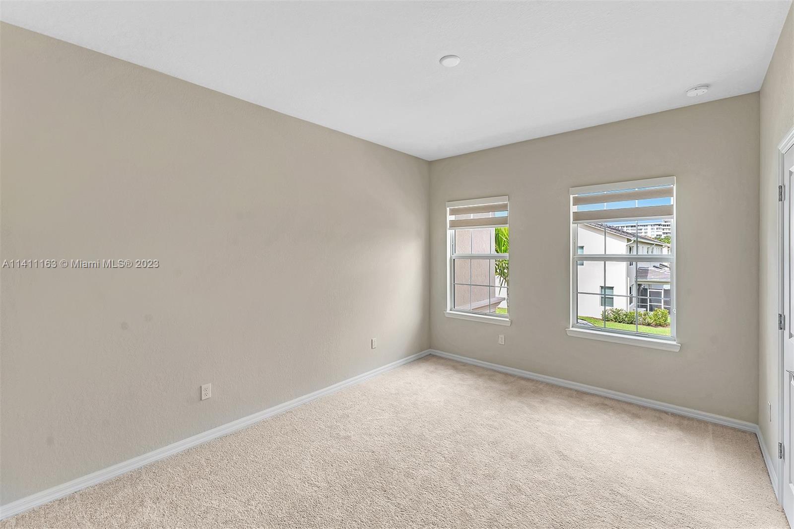 HILLCREST COUNTRY CLUB SO - Residential Lease
