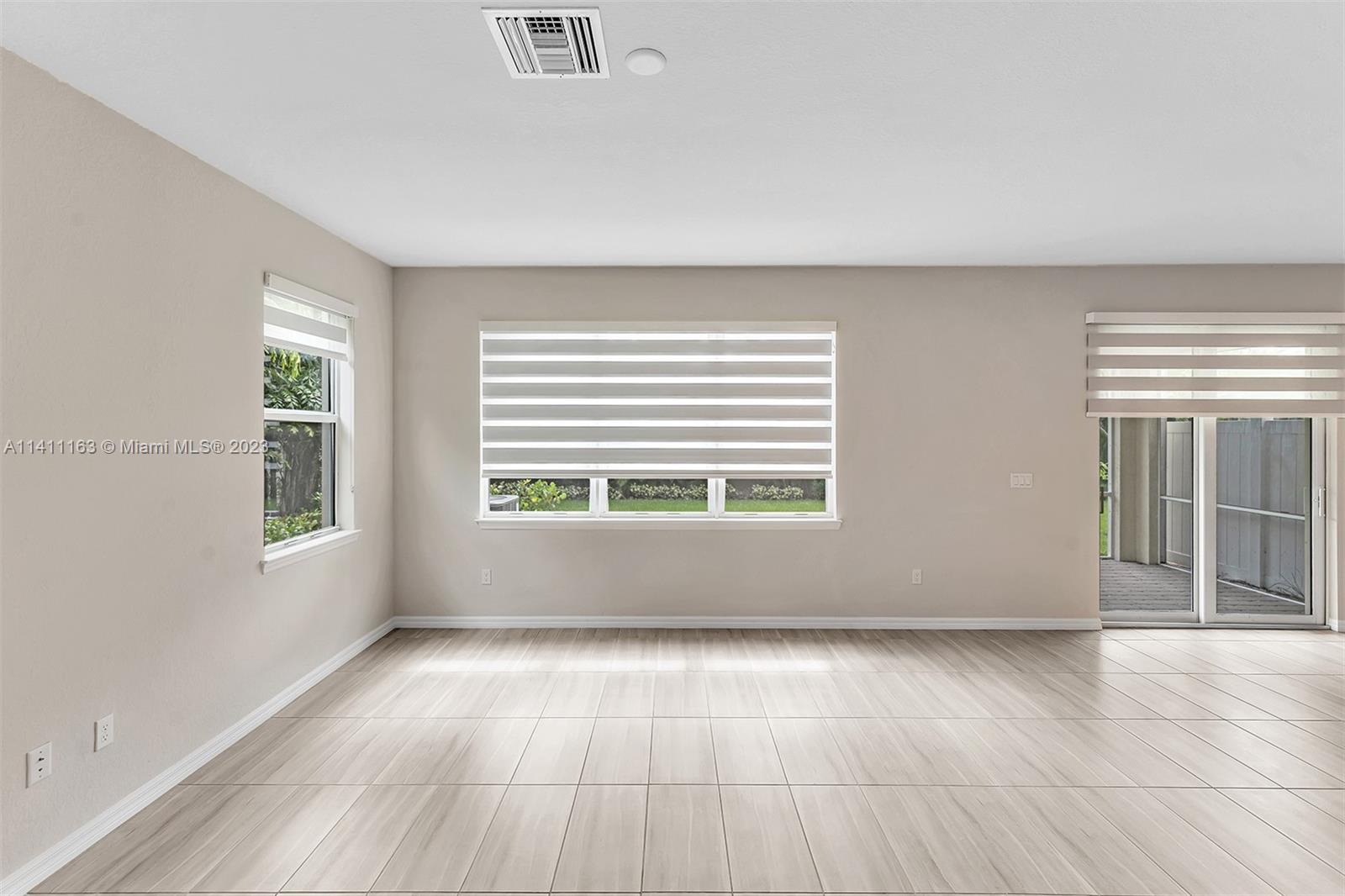 HILLCREST COUNTRY CLUB SO - Residential Lease