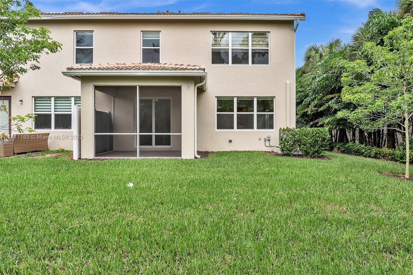 HILLCREST COUNTRY CLUB SO - Residential Lease