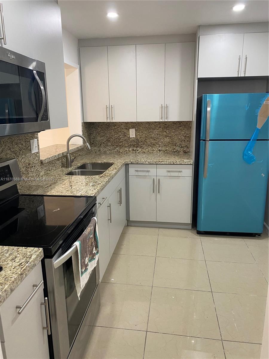 THE HORIZONS CONDO #1 - Residential Lease