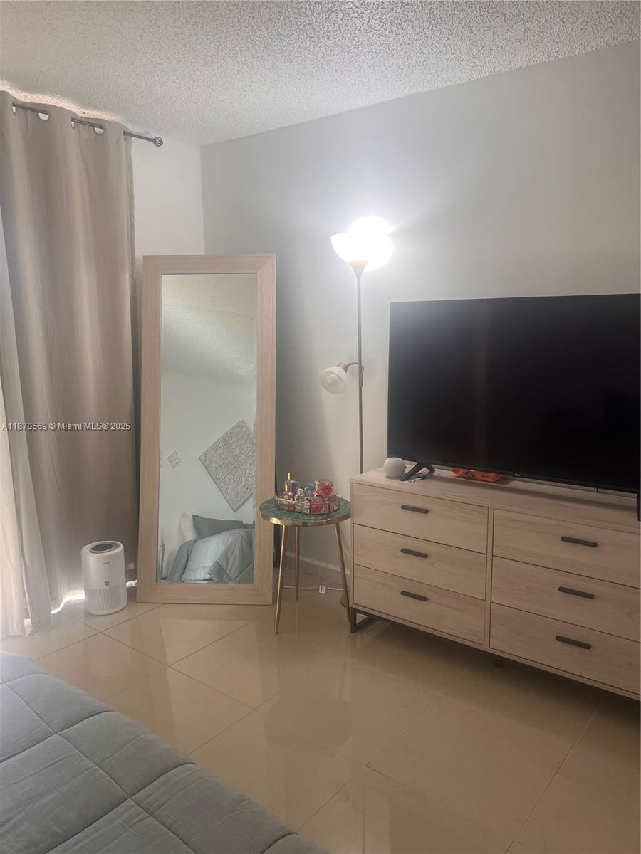 THE HORIZONS CONDO #1 - Residential Lease