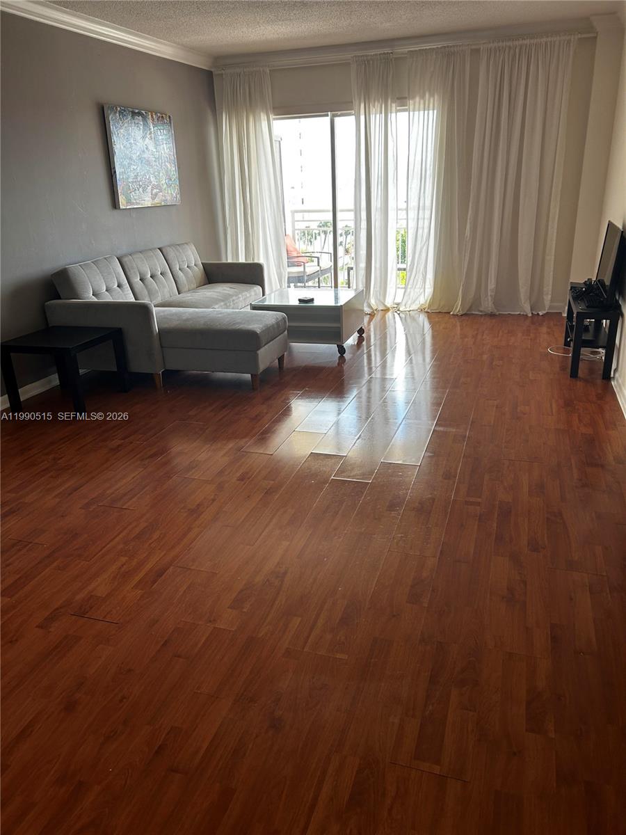 Beautiful 1-bedroom, 1-bathroom residence located in the desirable Coastal Towers in the heart of Sunny Isles Beach. This bright and well-maintained unit offers a functional layout, perfect for comfortable living or as an investment opportunity.Enjoy a prime location just minutes from the beach, shopping, dining, and major highways. Coastal Towers is a waterfront community offering great amenities and a relaxed coastal lifestyle. Ideal for full-time residence, vacation home, or rental property.