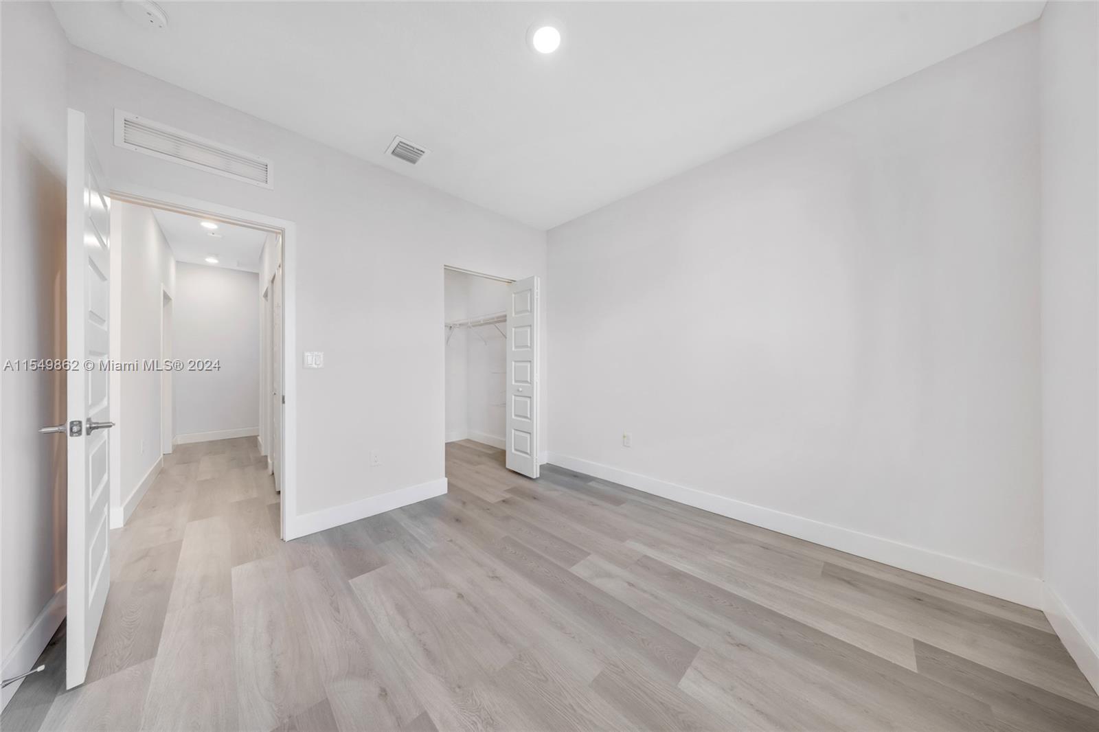 DOWNTOWN DORAL SOUTH PHAS - Residential Lease