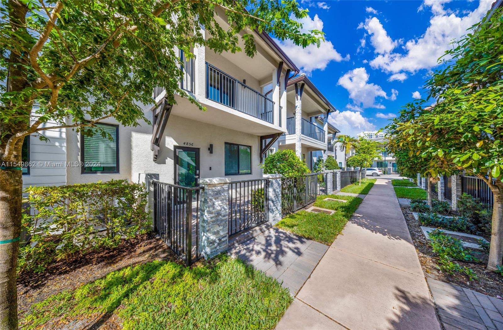 DOWNTOWN DORAL SOUTH PHAS - Residential Lease
