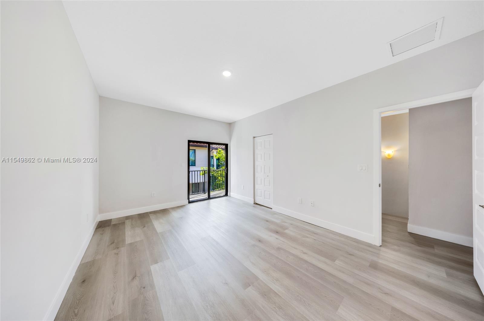 DOWNTOWN DORAL SOUTH PHAS - Residential Lease
