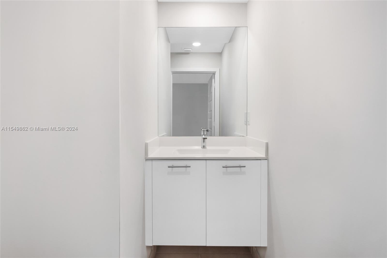 DOWNTOWN DORAL SOUTH PHAS - Residential Lease