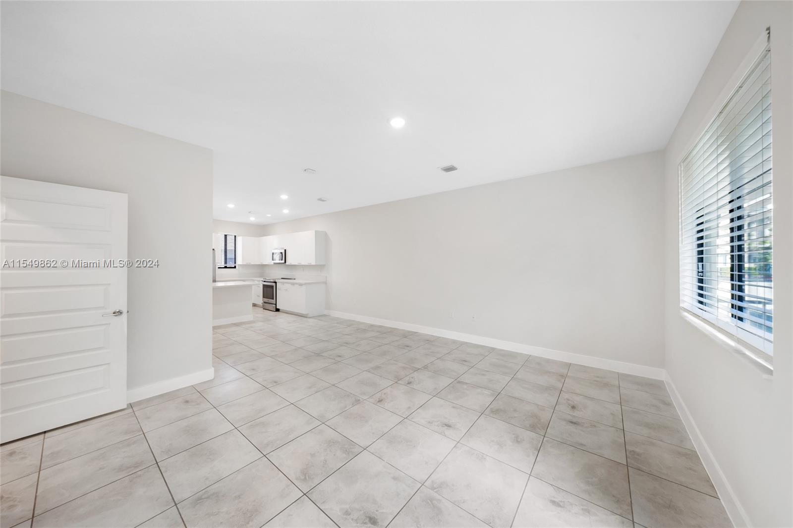 DOWNTOWN DORAL SOUTH PHAS - Residential Lease