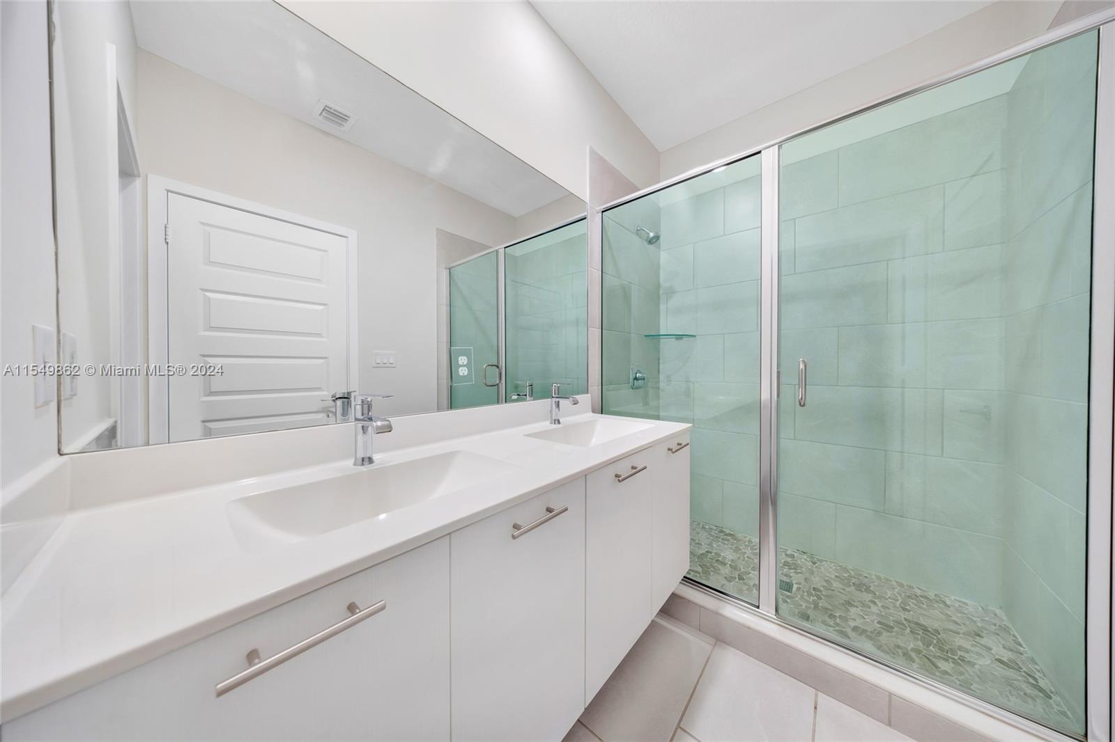 DOWNTOWN DORAL SOUTH PHAS - Residential Lease