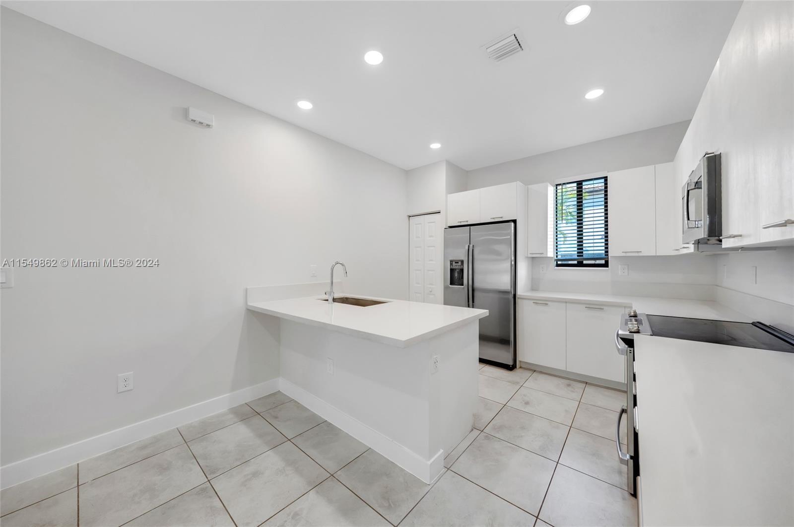 DOWNTOWN DORAL SOUTH PHAS - Residential Lease