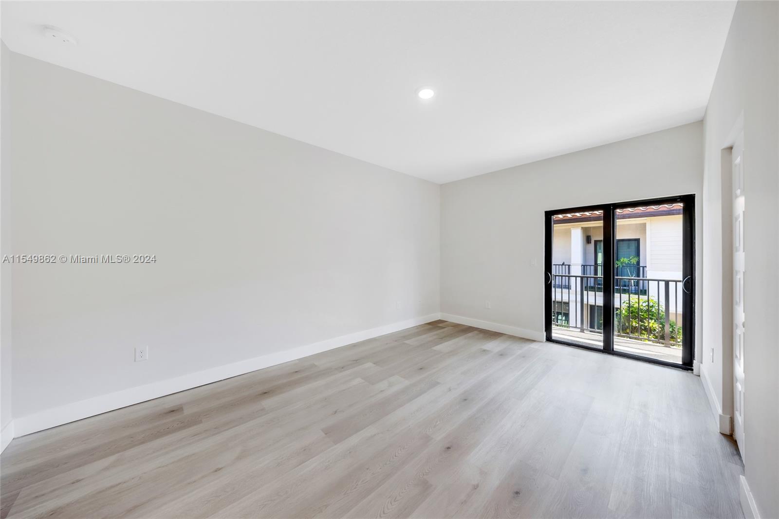 DOWNTOWN DORAL SOUTH PHAS - Residential Lease
