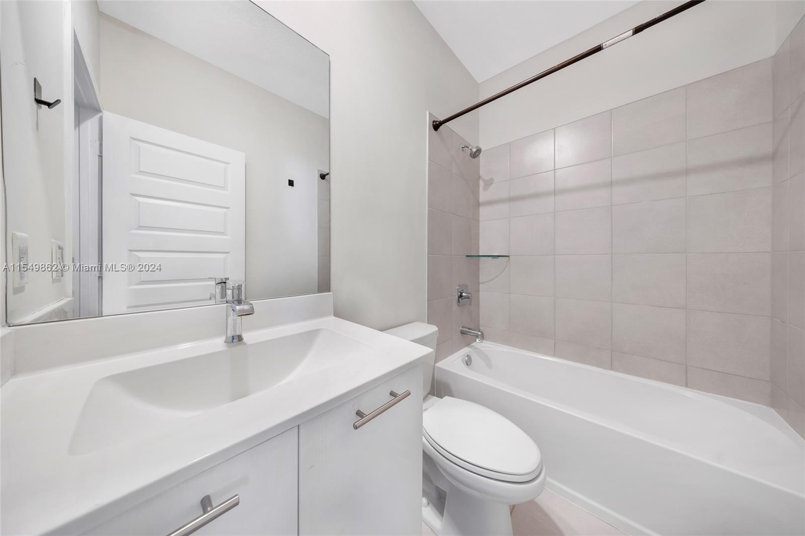 DOWNTOWN DORAL SOUTH PHAS - Residential Lease