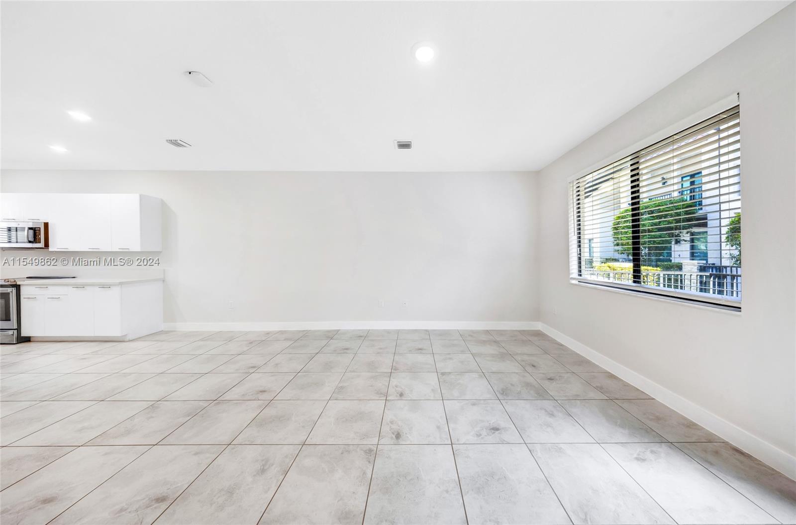 DOWNTOWN DORAL SOUTH PHAS - Residential Lease