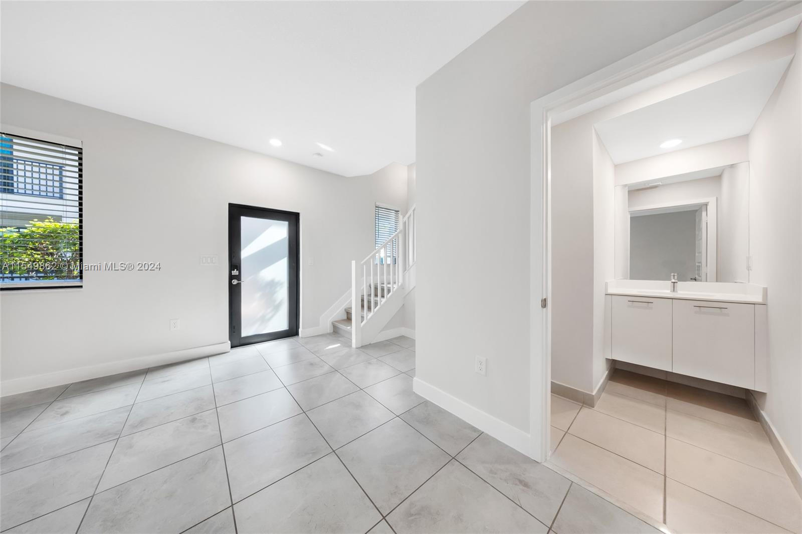 DOWNTOWN DORAL SOUTH PHAS - Residential Lease