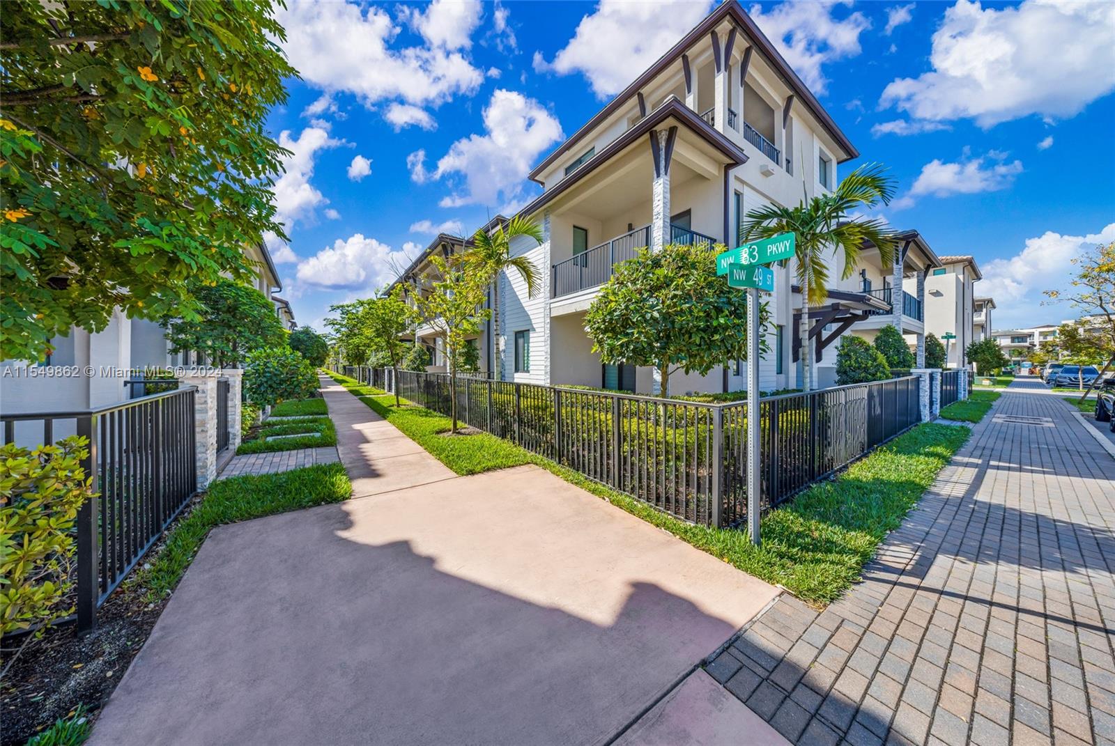 DOWNTOWN DORAL SOUTH PHAS - Residential Lease
