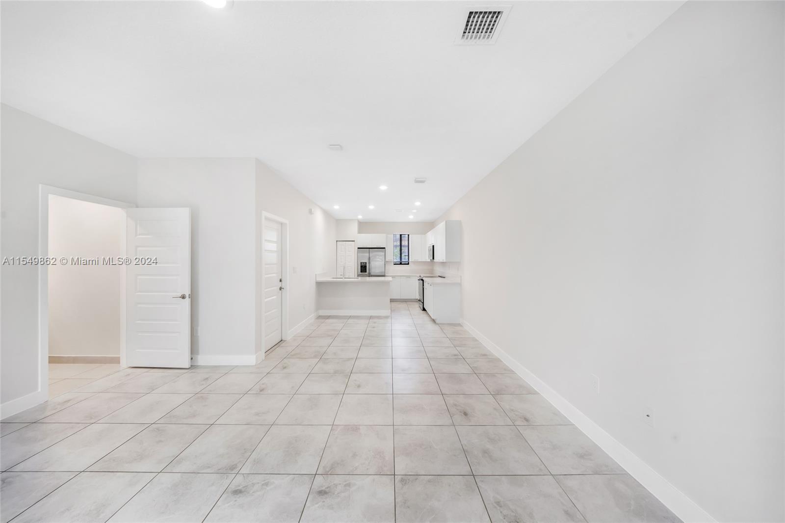 DOWNTOWN DORAL SOUTH PHAS - Residential Lease