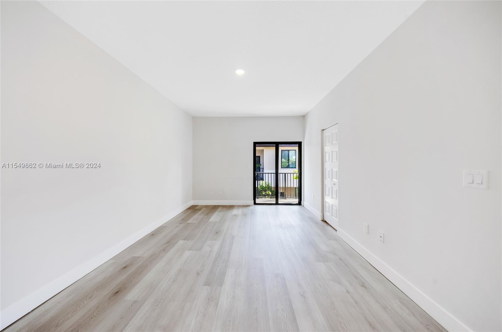 DOWNTOWN DORAL SOUTH PHAS - Residential Lease