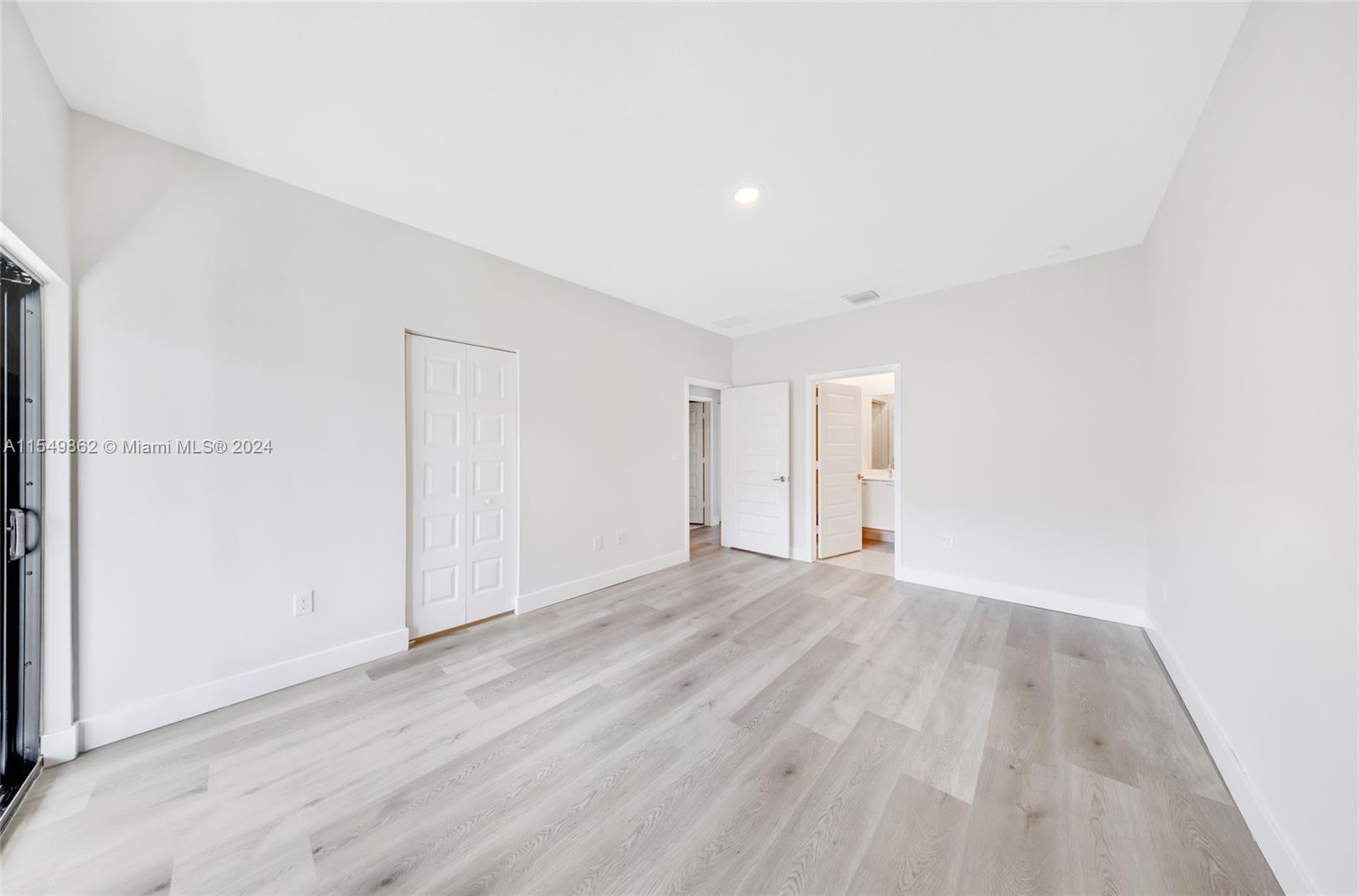 DOWNTOWN DORAL SOUTH PHAS - Residential Lease