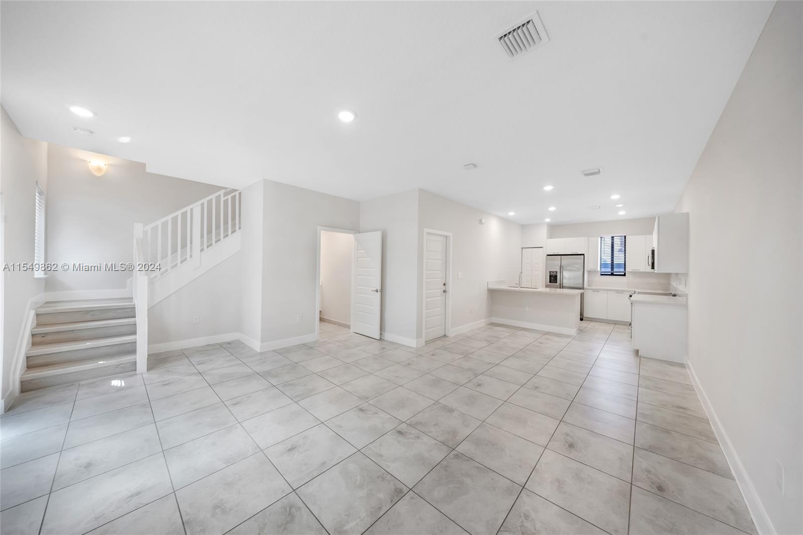 DOWNTOWN DORAL SOUTH PHAS - Residential Lease