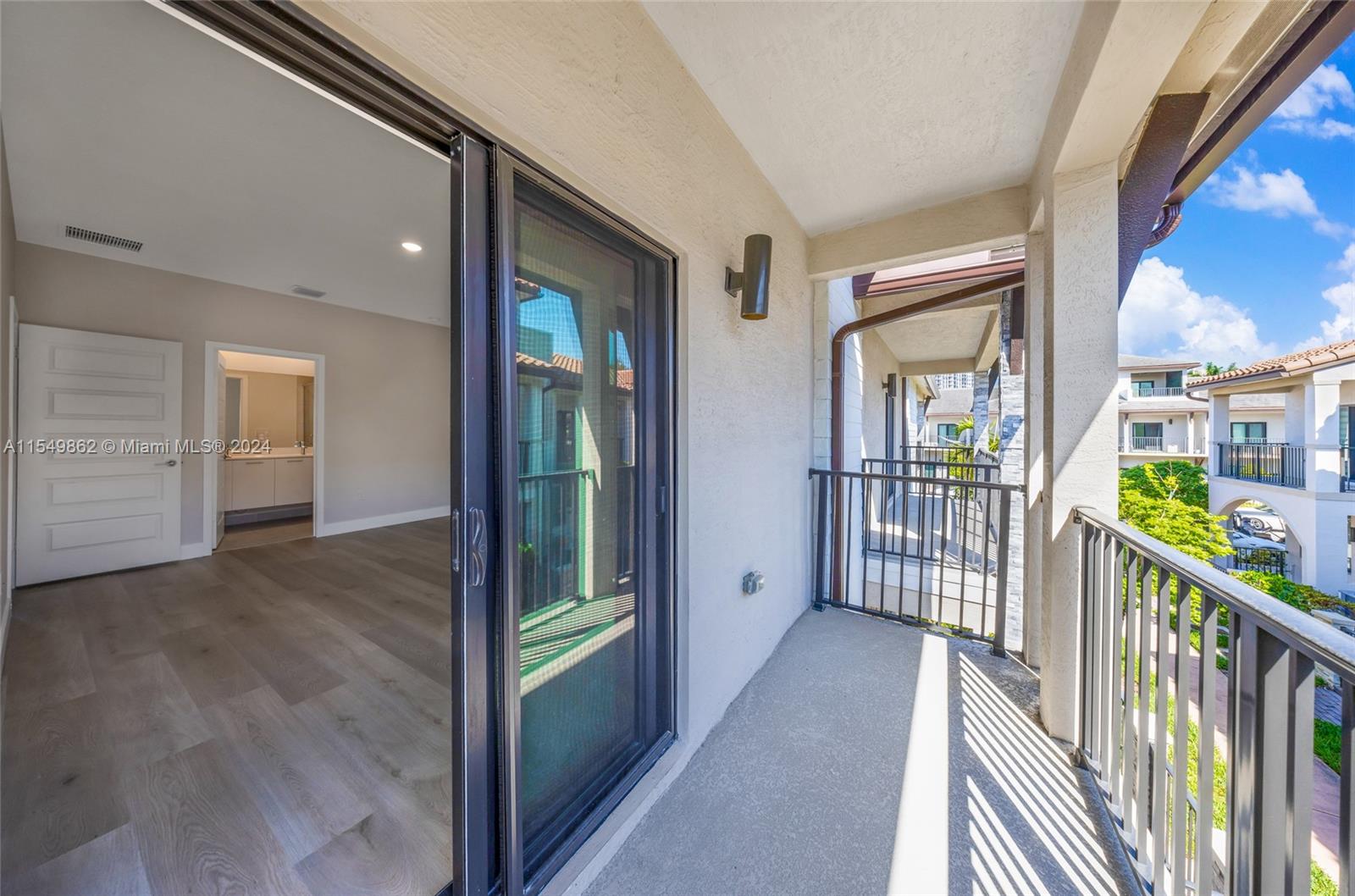 DOWNTOWN DORAL SOUTH PHAS - Residential Lease
