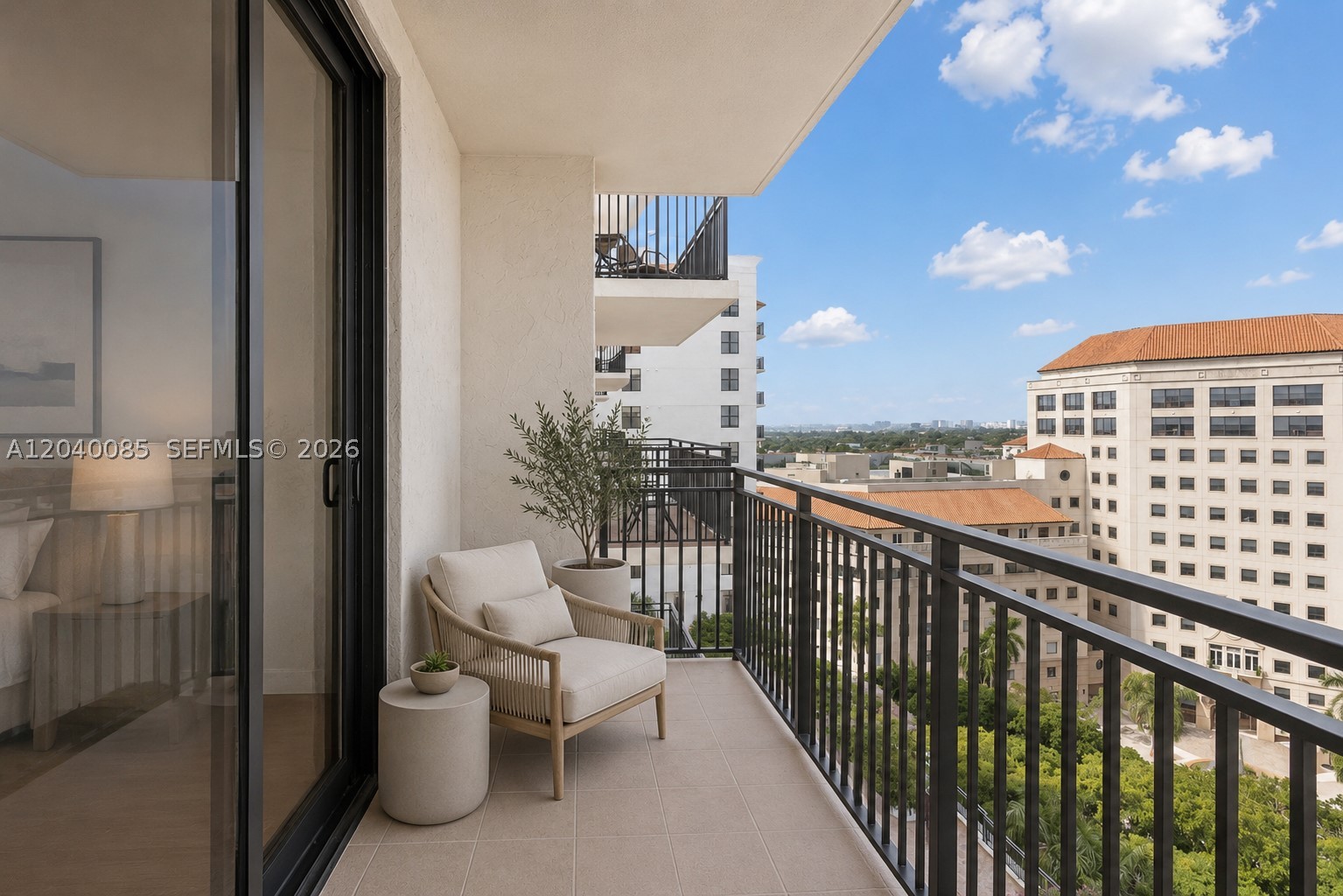 PUERTA DE PALMAS CONDO - Residential