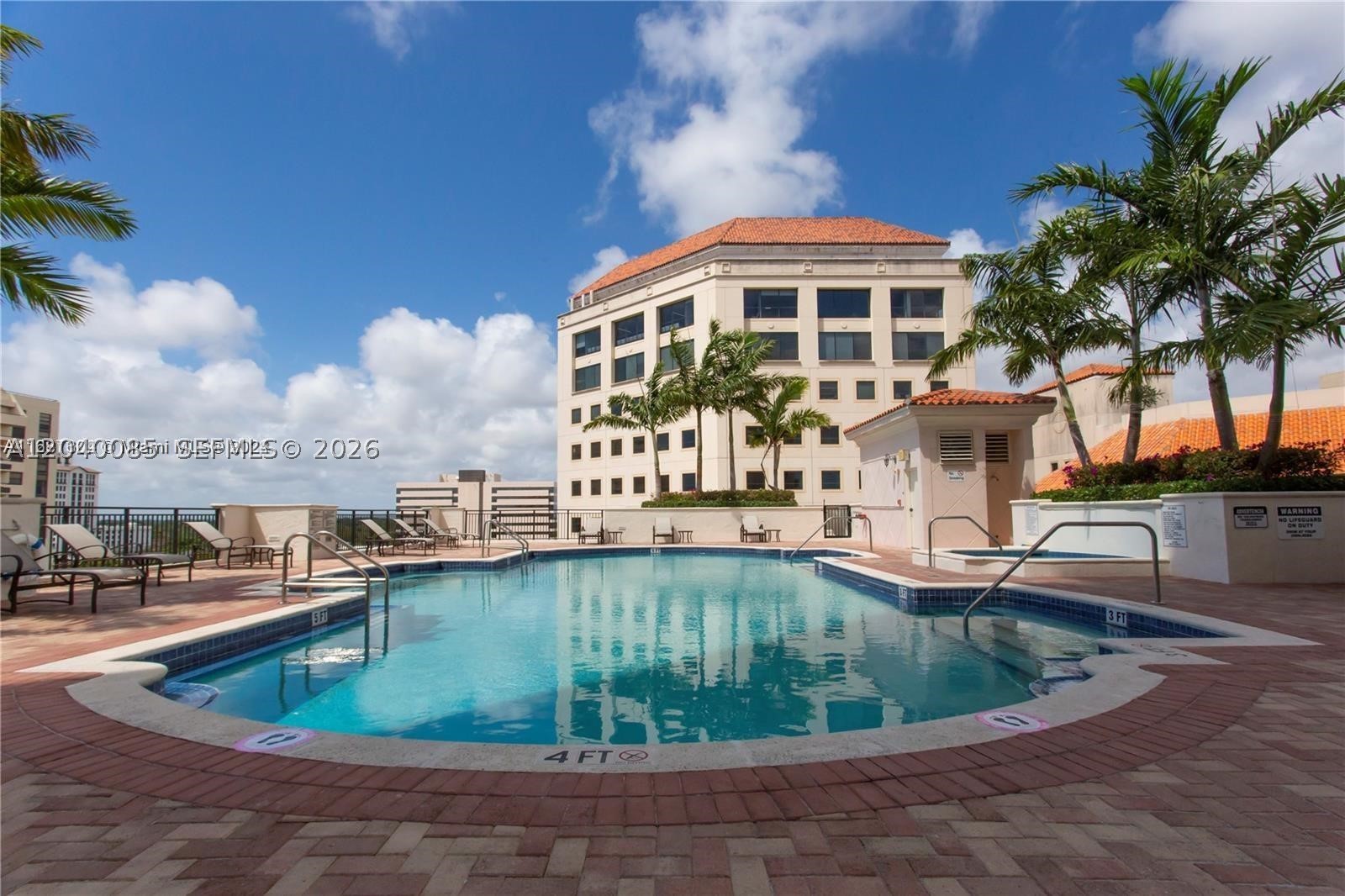 PUERTA DE PALMAS CONDO - Residential