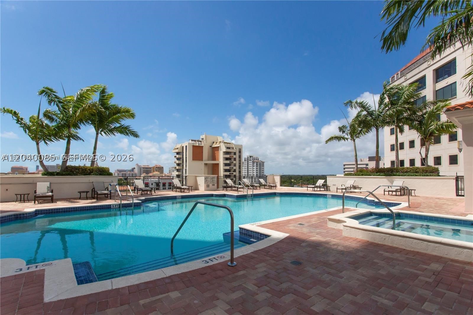 PUERTA DE PALMAS CONDO - Residential